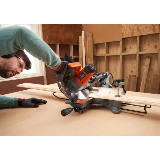 Black and Decker BES701-QS GÉRVÁGÓ 1500 W 216 MM