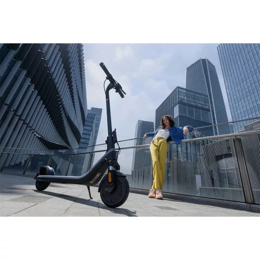 Segway-Ninebot E2 E II AA.05.14.01.0004 ELEKTROMOS ROLLER 250W, MAX 25 KM