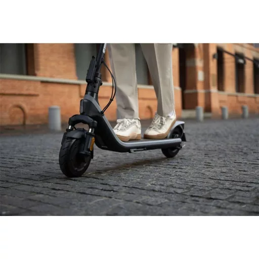 Segway-Ninebot NINEBOT KICKSCOOTER E2 D II ELEKTROMOS ROLLER 450W, MAX 25 KM